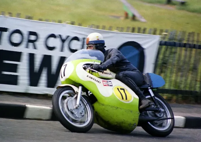 Framed Print : Bill Smith (Kawasaki) on May Hill; 1970 Senior TT Framed Print : Bill Smith (Kawasaki) on May Hill; 1970 Senior TT