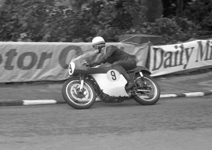 Framed Print : Bill Smith (Matchless) 1965 Senior TT Framed Print : Bill Smith (Matchless) 1965 Senior TT