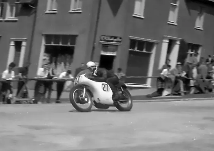 Framed Print : Bill Smith (Matchless) on Bray Hill Framed Print : Bill Smith (Matchless) on Bray Hill