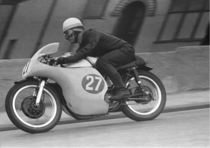 Framed Print : Bill Smith (Norton) 1958 Senior TT Framed Print : Bill Smith (Norton) 1958 Senior TT