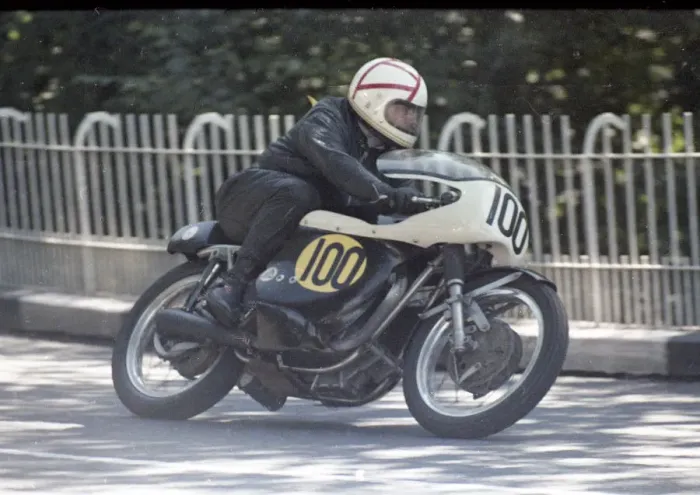 Framed Print : Bill Snelling (Velocette Metisse) 1978 Senior Manx Grand Prix Framed Print : Bill Snelling (Velocette Metisse) 1978 Senior Manx Grand Prix
