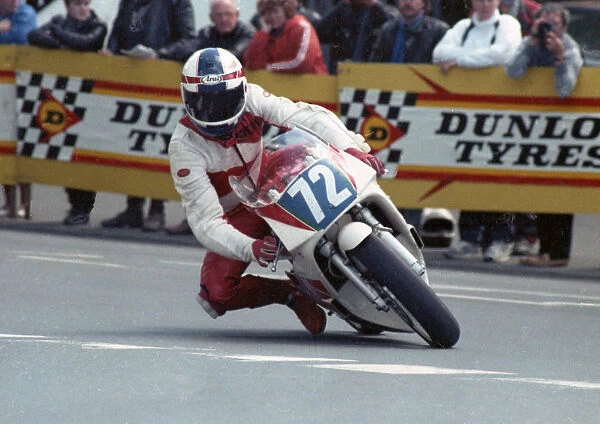 Sreve Gabbott (Yamaha) 1990 Junior TT