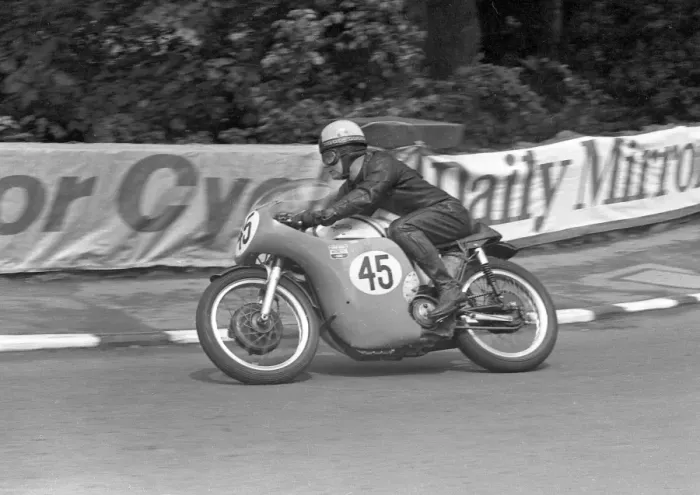 Framed Print : Stan Brassey (Norton) 1965 Senior TT Framed Print : Stan Brassey (Norton) 1965 Senior TT