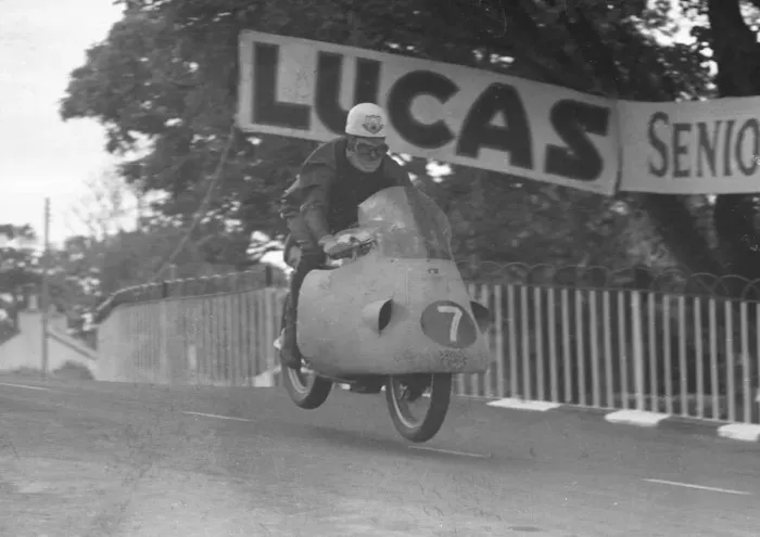 Framed Print : Stan Setaro (Norton) 1957 Senior TT Framed Print : Stan Setaro (Norton) 1957 Senior TT