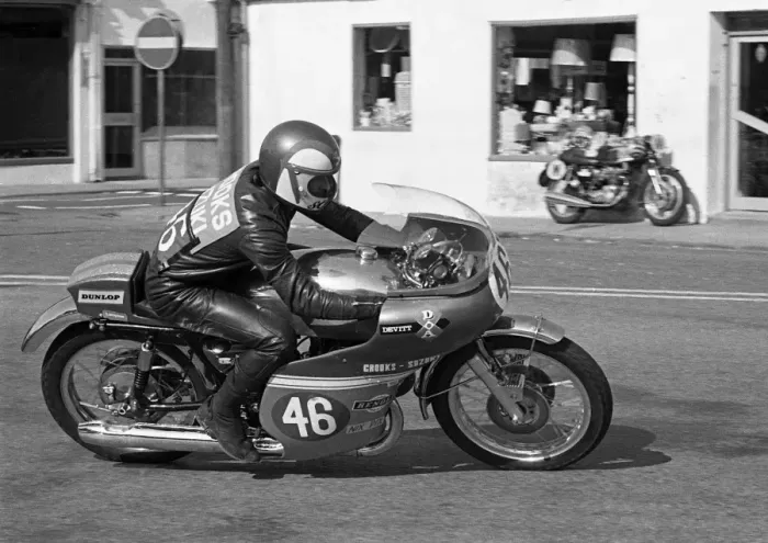 Framed Print : Stan Woods (Crooks Suzuki) 1972 Production 500 TT Framed Print : Stan Woods (Crooks Suzuki) 1972 Production 500 TT