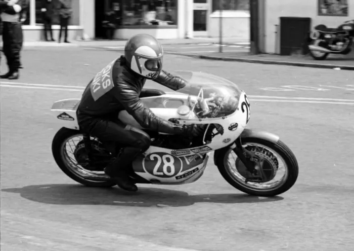 Framed Print : Stan Woods (Yamaha) 1972 Lightweight TT Framed Print : Stan Woods (Yamaha) 1972 Lightweight TT