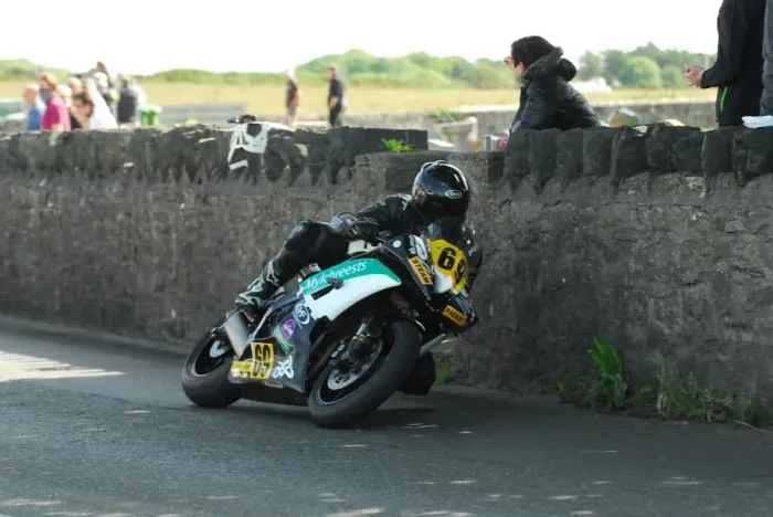 Framed Print : Stephen Beale (Yamaha) 2015 Southern 100 Framed Print : Stephen Beale (Yamaha) 2015 Southern 100