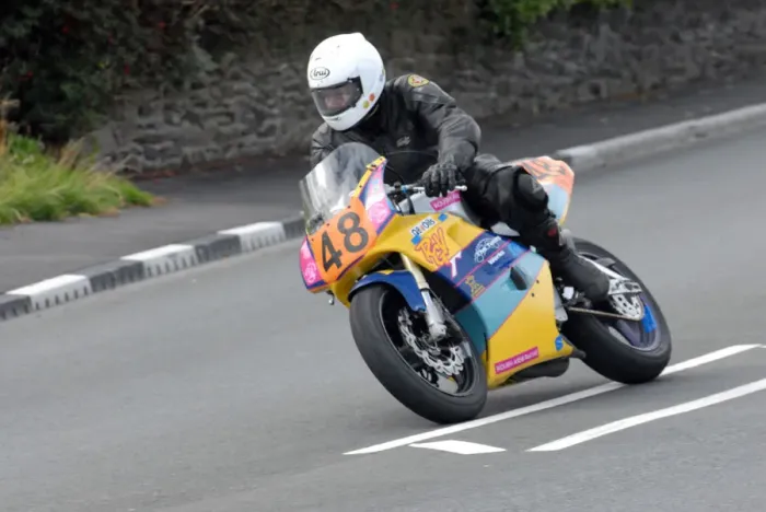 Framed Print : Stephen Carr (Suzuki) 2011 Junior Post Classic Classic Manx Grand Prix