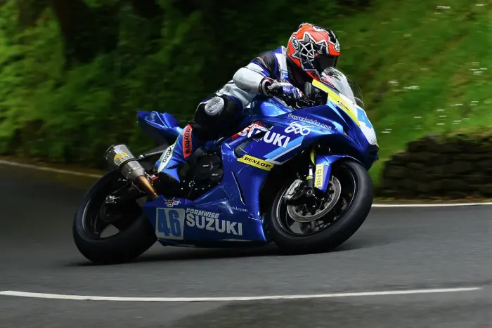 Framed Print : Stephen L Thompson Suzuki 2014 Supersport TT Framed Print : Stephen L Thompson Suzuki 2014 Supersport TT