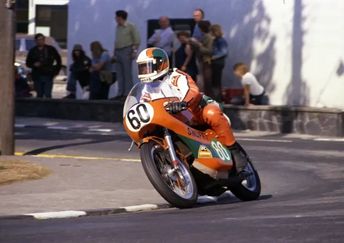 Framed Print : Stephen Snuffy Davies (Yamaha) 1975 Lightweight Manx Grand Prix