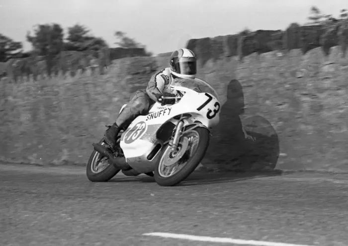 Framed Print : Stephen Snuffy Davies (Yamaha) 1977 Southern 100 Framed Print : Stephen Snuffy Davies (Yamaha) 1977 Southern 100