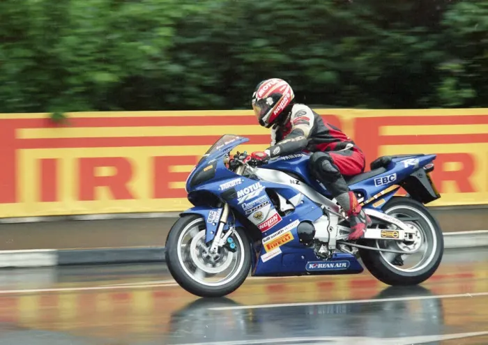 Framed Print : Steve Bridge (Yamaha) 2000 Production TT Framed Print : Steve Bridge (Yamaha) 2000 Production TT