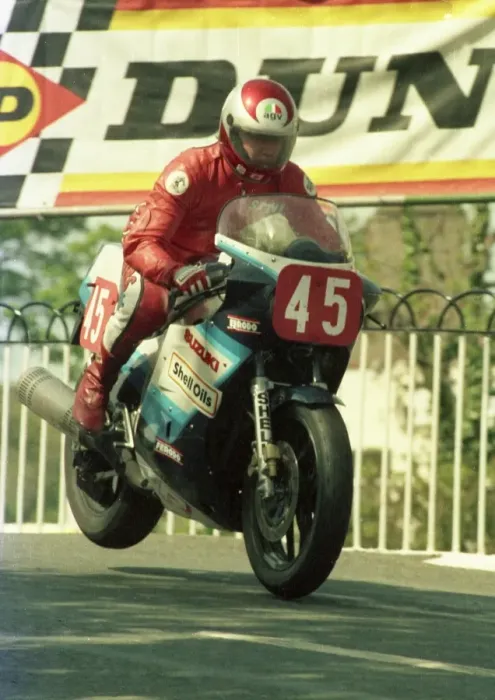 Framed Print : Steve Dowey (Suzuki) 1986 Production A TT Framed Print : Steve Dowey (Suzuki) 1986 Production A TT