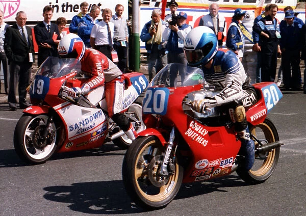 Steve Hazlett (EMC) & Ian Young (Yamaha) 1989 Junior TT