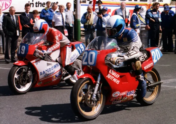 Framed Print : Steve Hazlett (EMC) & Ian Young (Yamaha) 1989 Junior TT Framed Print : Steve Hazlett (EMC) & Ian Young (Yamaha) 1989 Junior TT