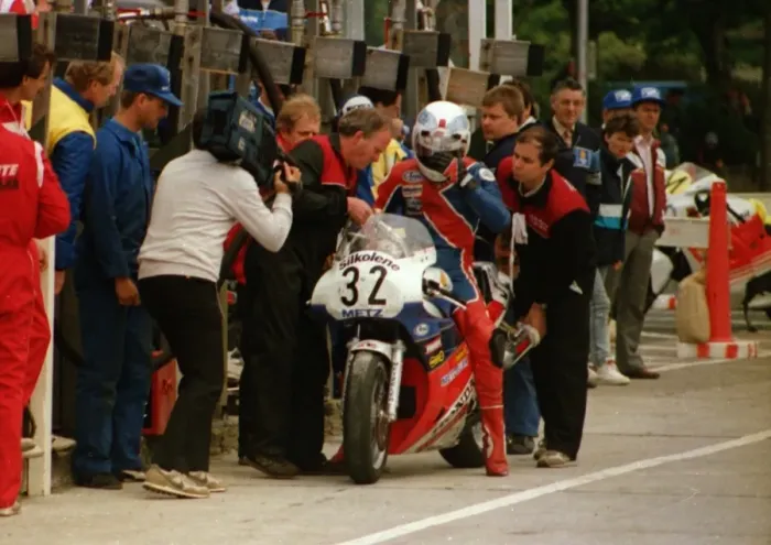Framed Print : Steve Hislop (Honda) 1988 Formula One TT Framed Print : Steve Hislop (Honda) 1988 Formula One TT