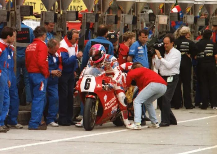 Framed Print : Steve Hislop (Honda) 1990 Formula One TT Framed Print : Steve Hislop (Honda) 1990 Formula One TT