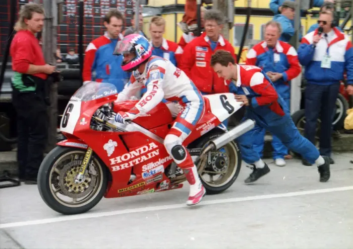 Framed Print : Steve Hislop (Honda) 1990 Formula One TT Framed Print : Steve Hislop (Honda) 1990 Formula One TT