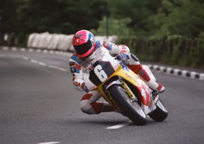 Framed Print : Steve Hislop (Honda) 1990 Supersport 400 TT Framed Print : Steve Hislop (Honda) 1990 Supersport 400 TT