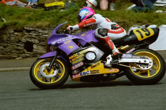 Framed Print : Steve Hislop (Honda) 1992 Supersport 600 TT Framed Print : Steve Hislop (Honda) 1992 Supersport 600 TT