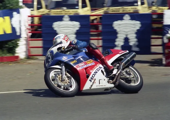 Framed Print : Steve Hislop (Honda) at Ballacraine; 1988 Production B TT Framed Print : Steve Hislop (Honda) at Ballacraine; 1988 Production B TT