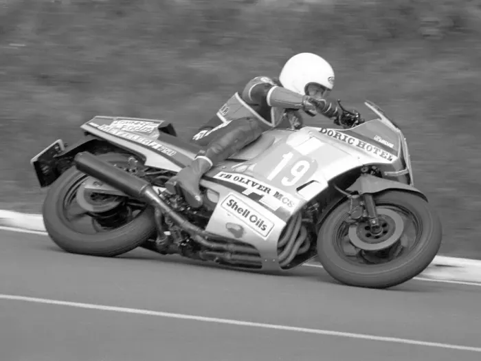 Framed Print : Steve Hislop (Yamaha) 1986 Production B TT Framed Print : Steve Hislop (Yamaha) 1986 Production B TT