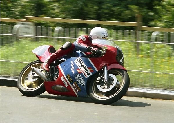 Steve Hislop (Yamaha) 1988 Junior TT