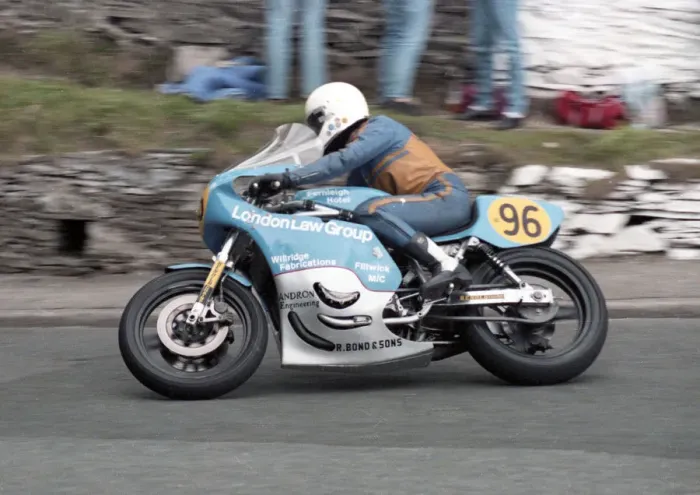 Framed Print : Steve Linsdell (Moriwaki) 1984 Senior Manx Grand Prix