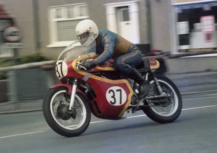 Framed Print : Steve Linsdell (Seeley Enfield) 1983 Senior Classic Manx Grand Prix Framed Print : Steve Linsdell (Seeley Enfield) 1983 Senior Classic Manx Grand Prix