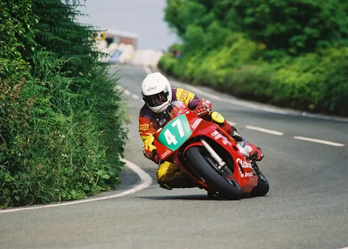 Framed Print : Steve Linsdell (Yamaha) 2004 Lightweight 400 TT Framed Print : Steve Linsdell (Yamaha) 2004 Lightweight 400 TT