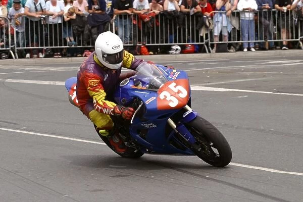 Steve Linsdell (Yamaha) 2004 Production 1000 TT