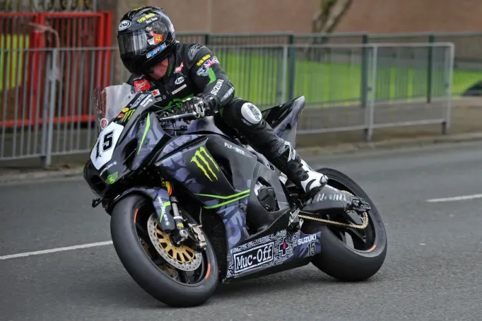 Framed Print : Steve Mercer (Suzuki) 2014 Senior TT Framed Print : Steve Mercer (Suzuki) 2014 Senior TT
