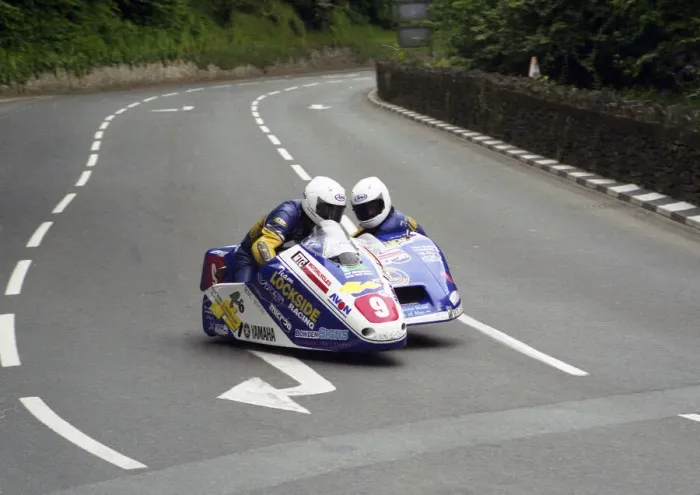 Framed Print : Steve Norbury & Andrew Smith (Selbourne Yamaha) 2002 Sidecar TT