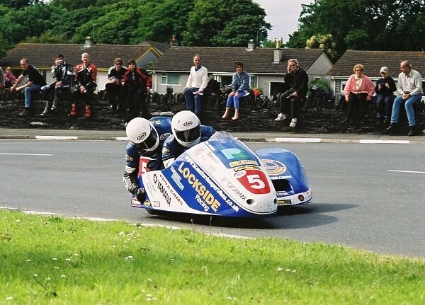 Steve Norbury & Scott Parnell (Shelbourne Yamaha) 2004 Sidecar TT