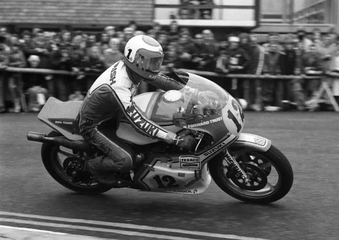 Framed Print : Steve Parrish (Suzuki) 1977 Senior TT Framed Print : Steve Parrish (Suzuki) 1977 Senior TT