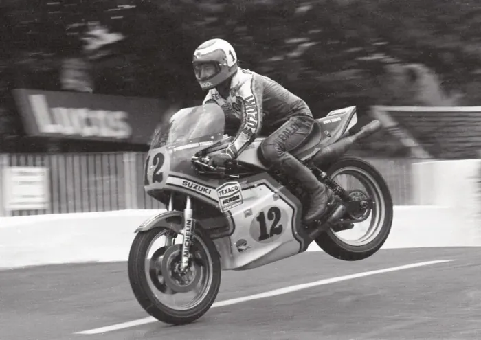 Framed Print : Steve Parrish (Suzuki) 1977 Senior TT practice Framed Print : Steve Parrish (Suzuki) 1977 Senior TT practice