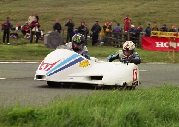 Steve Sinnott & Dave Corlett (Kawasaki) 2002 Sidecar TT