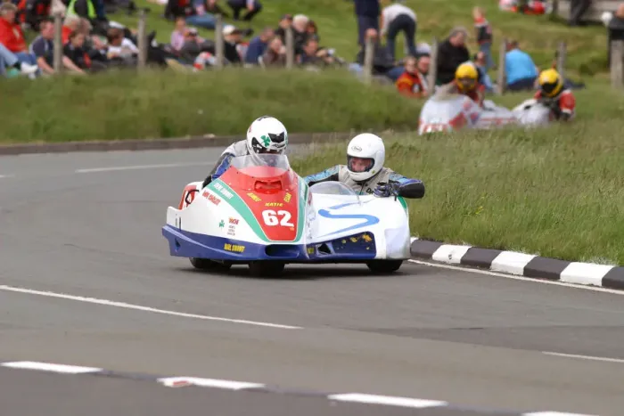 Framed Print : Steve Sinnott & Dave Corlett (Molyneux Kawasaki) 2004 Sidecar TT Framed Print : Steve Sinnott & Dave Corlett (Molyneux Kawasaki) 2004 Sidecar TT