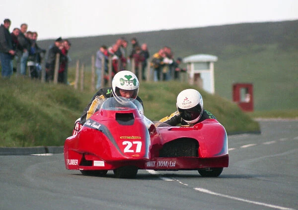 Steve Sinnott & Dave Corlett (SKS Kawasaki) 1999 Sidecar TT