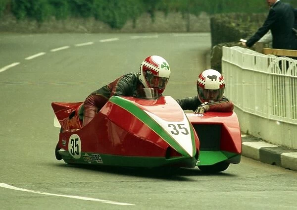 Steve Sinnott & Dave Corlett (Yamaha) 1988 Sidecar TT