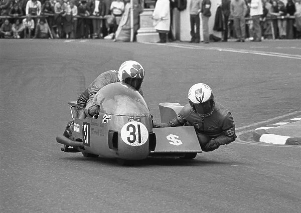 Steve Sinnott & Jim Williamson (SWS Norton) 1974 500 Sidecar TT