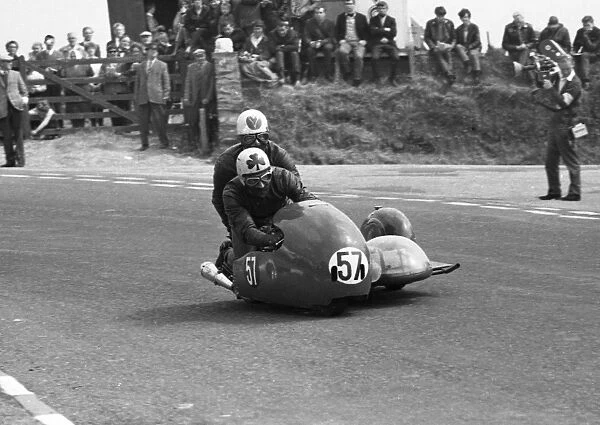 Steve Sinnott & Jim Williamson (Triumph) 1967 Sidecar TT