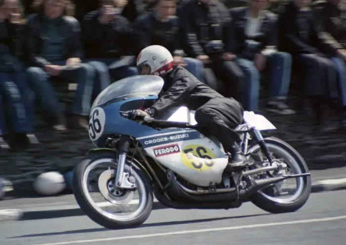 Framed Print : Steve Tonkin (Crooks Suzuki) 1974 Senior TT