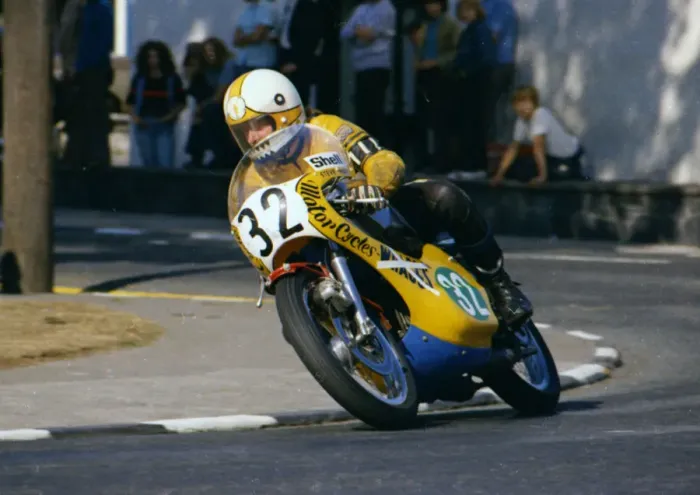 Framed Print : Steve Ward (Yamaha) 1975 Lightweight Manx Grand Prix Framed Print : Steve Ward (Yamaha) 1975 Lightweight Manx Grand Prix
