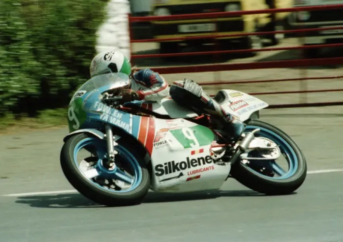 Framed Print : Steve Williams (Fowler Yamaha) 1984 Junior TT Framed Print : Steve Williams (Fowler Yamaha) 1984 Junior TT