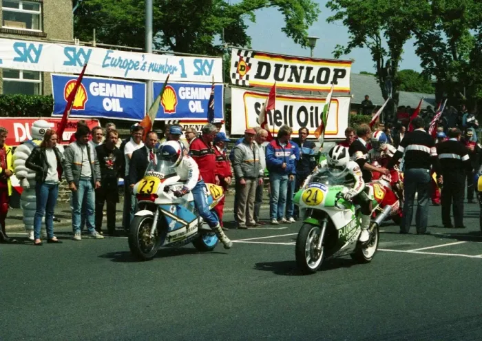 Framed Print : Steve Williams (Fowler Yamaha) and Robert Dunlop (Honda) 1988 Senior TT Framed Print : Steve Williams (Fowler Yamaha) and Robert Dunlop (Honda) 1988 Senior TT