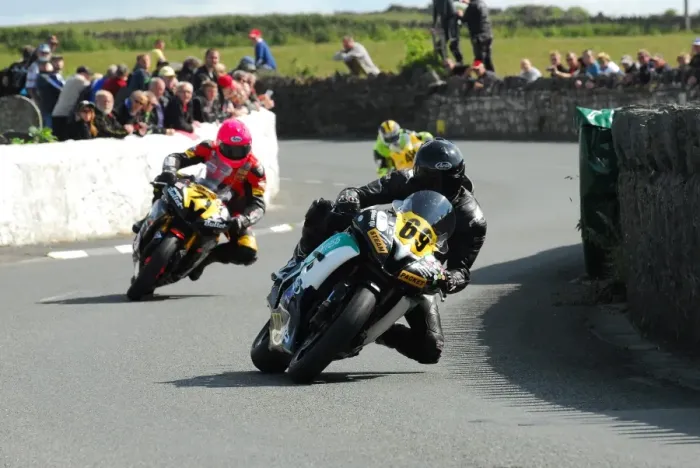 Framed Print : Steven Beale (Yamaha) 2015 Southern 100 Framed Print : Steven Beale (Yamaha) 2015 Southern 100