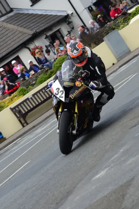 Framed Print : Steven L Thompson (BMW) 2014 Senior TT Framed Print : Steven L Thompson (BMW) 2014 Senior TT