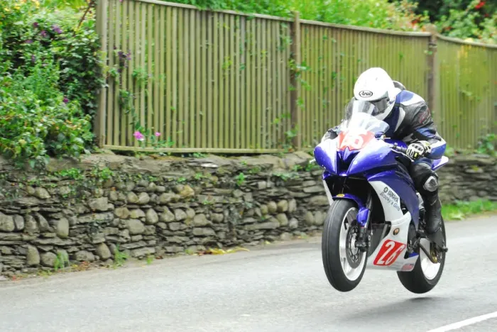 Framed Print : Steven Procter (Yamaha) 2015 Newcomers Manx Grand Prix