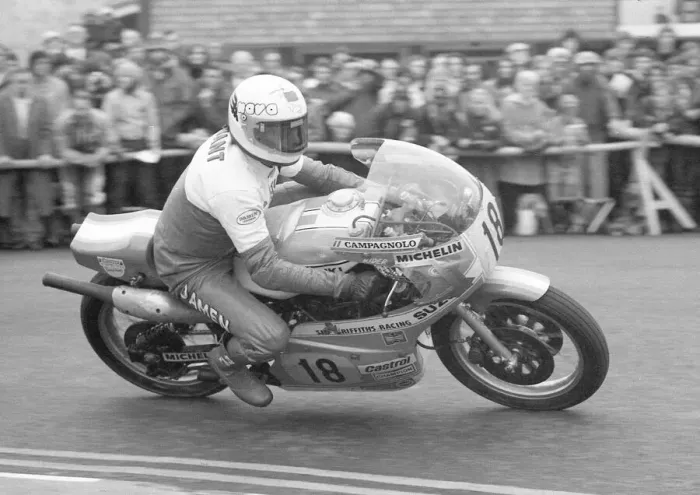 Framed Print : Stu Avant (Suzuki) 1977 Senior TT Framed Print : Stu Avant (Suzuki) 1977 Senior TT